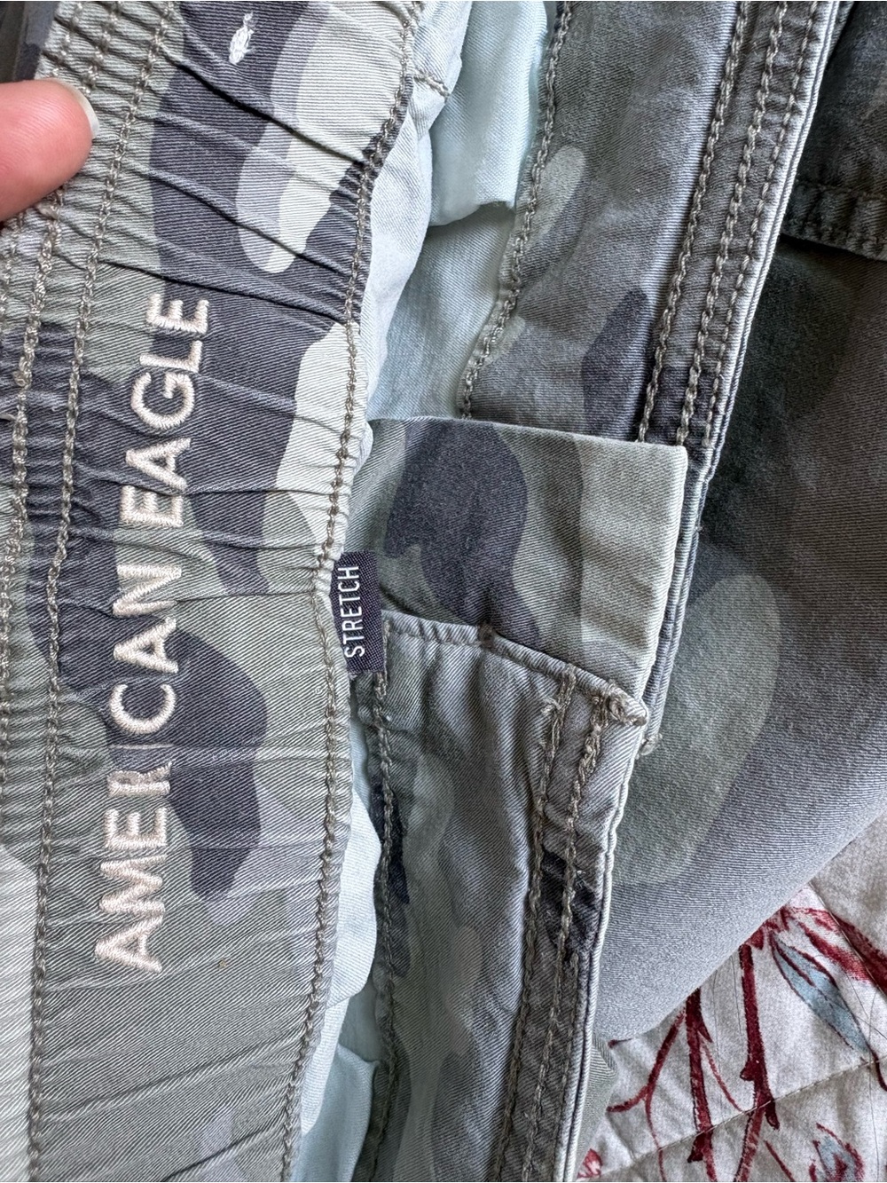 American Eagle Outfitters Women’s Camo Cargo Pants in Olive/Gray - Picture 3 of 5